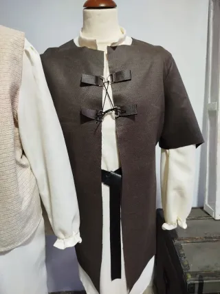 Conjunto Medieval Beige y Marrón