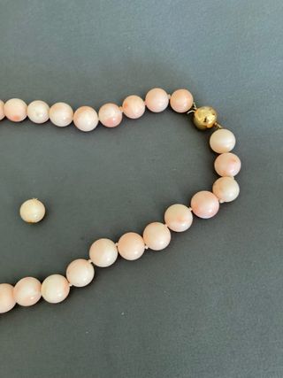 Collar y pendientes coral rosa y oro