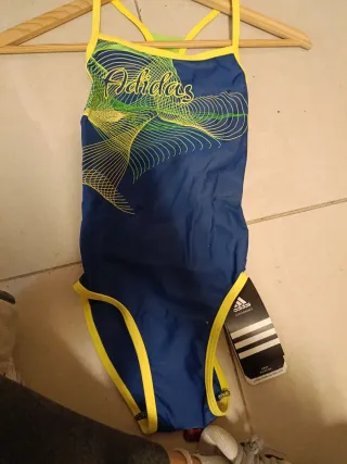 Bañador nuevo marca Adidas talla 10