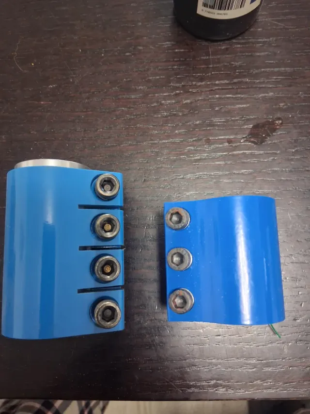 Abrazadera para patinete azul