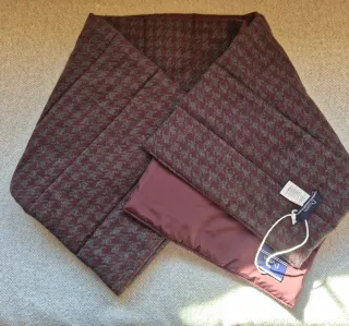 Bufanda Dustin Cuadros granate y Gris