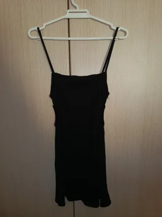 Vestido negro corto tirantes