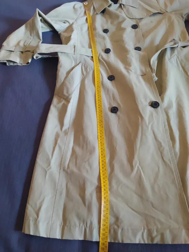 Gabardina Beige Clásica