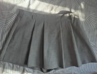 Falda pantalón gris con tablas