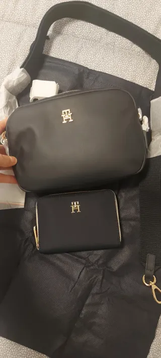 Set Tommy Hilfiger Borsa e Portafoglio Nero Oro