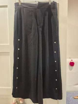 Falda pantalón negra con botones