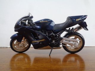 Kawasaki Ninja ZX-12R Azul 1/18