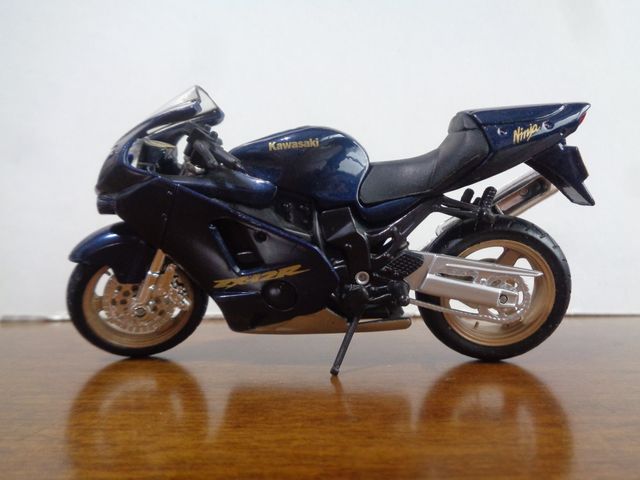 Kawasaki Ninja ZX-12R Azul 1/18