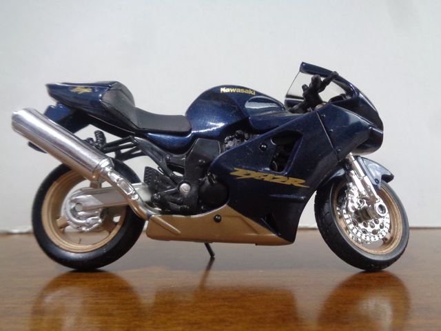 Kawasaki Ninja ZX-12R Azul 1/18