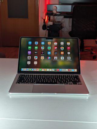 MacBook Air M2 8GB 2022 + Funda