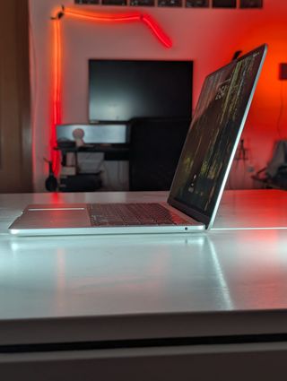 MacBook Air M2 8GB 2022 + Funda