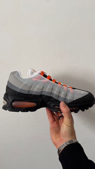 Nike Air Max 95 Gris y Naranja