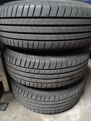 4 Bridgestone 195/65 R15 con llantas BMW