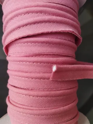 Vivo con cordón rosa maquillaje