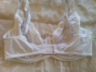 white pretty underwired bra uk 38DD europe 85DD E
