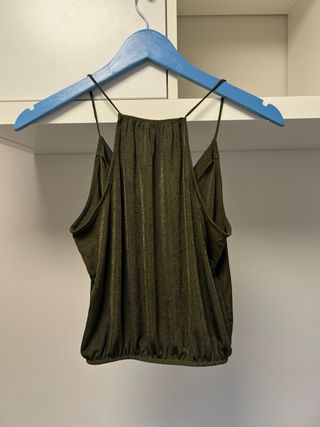 Top tirantes Bershka verde oliva