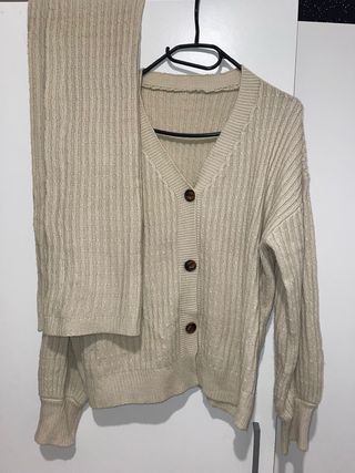 Conjunto de punto beige