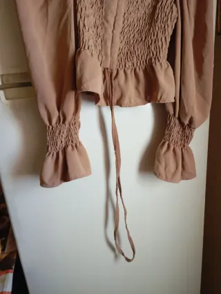 Blusa beige manga larga talla única