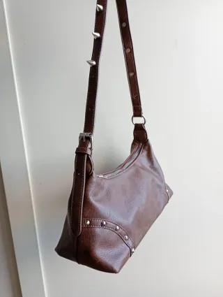 Borsa a spalla Y2K borchie marrone