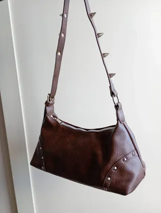 Borsa a spalla Y2K borchie marrone