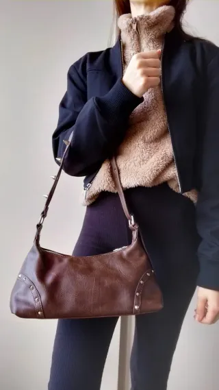 Borsa a spalla Y2K borchie marrone