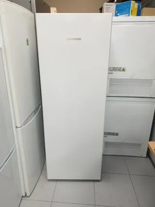 Nevera Liebherr 1.65m x 60cm
