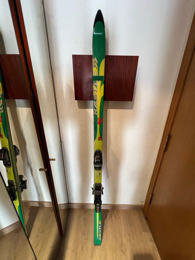 Lote Esquís Dynastar One y Kastle