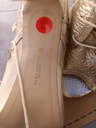 Botines dorados tacón abierto cordones