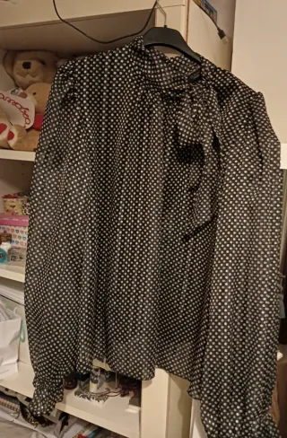 Blusa lunares elegante