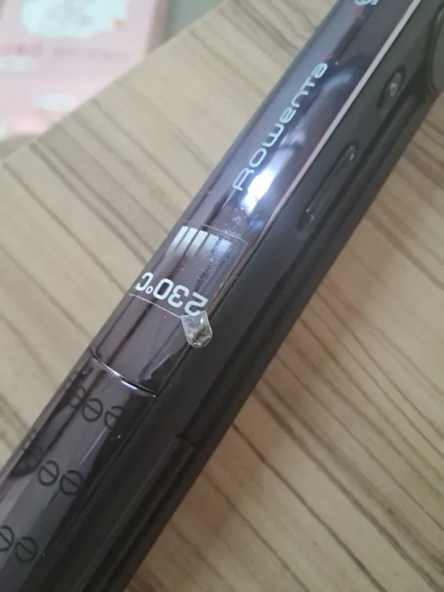 Plancha de pelo negra y morada