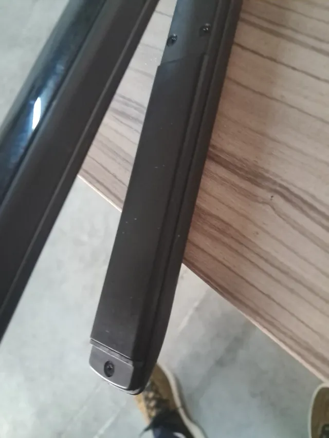 Plancha de pelo negra y morada