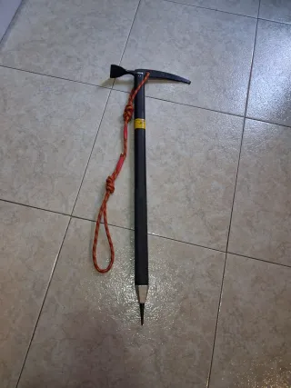 Piolet clásico alpinismo