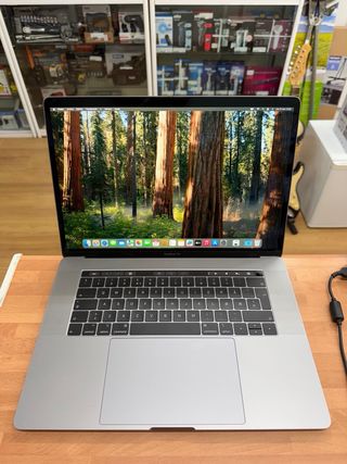 MacBook Pro 15” 2018 i9 32GB RAM 500GB SSD