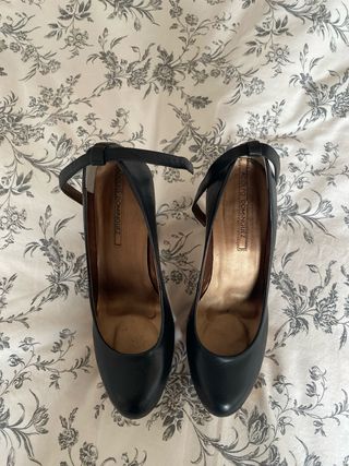 Zapatos tacón plataforma dorado y negro