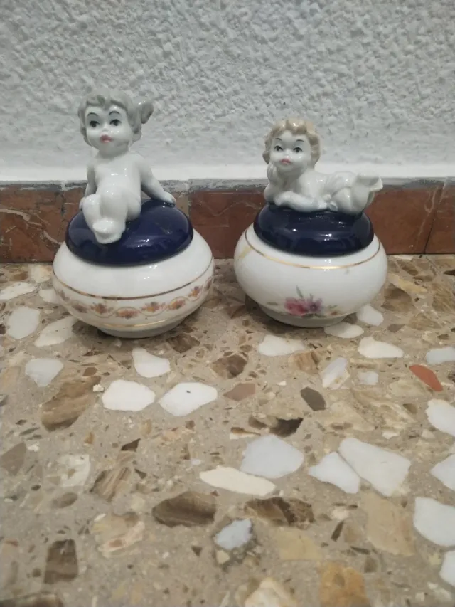 Antichi portagioie in porcellana Sanbo