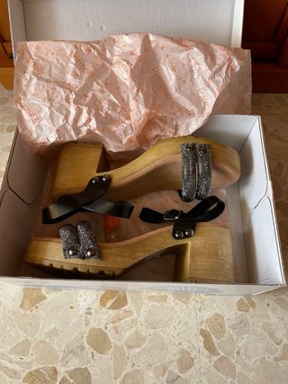 Sandalias de piel con tacón y plataforma