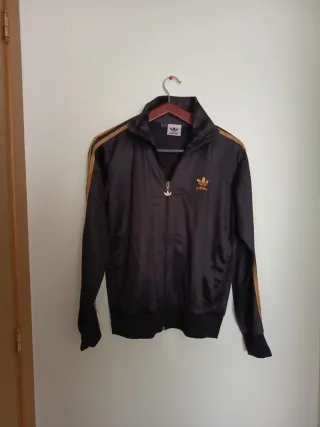 Chaqueta Adidas Negra y Dorada Mujer