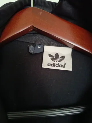 Chaqueta Adidas Negra y Dorada Mujer