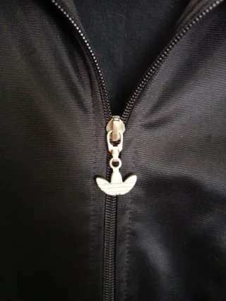 Chaqueta Adidas Negra y Dorada Mujer