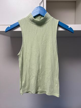 Top sin mangas con cuello