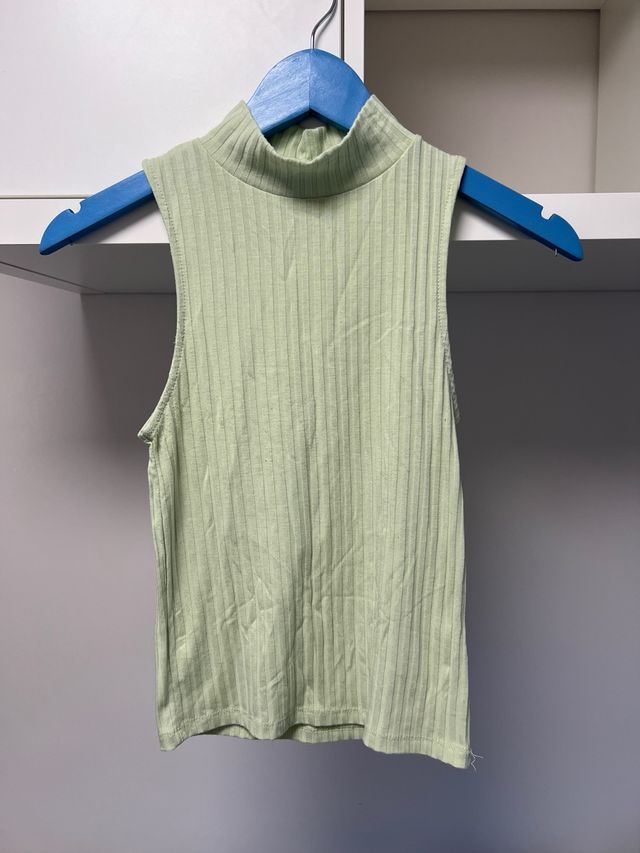 Top sin mangas con cuello