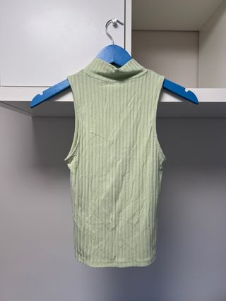 Top sin mangas con cuello