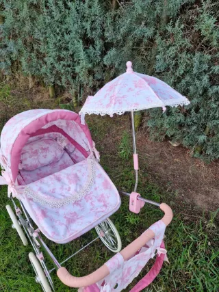 Carrito capazo rosa juguete con sombrilla