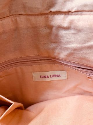 Bolso de yute con bordado floral rosa