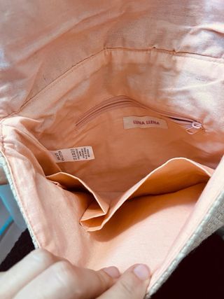 Bolso de yute con bordado floral rosa