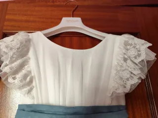Vestido de comunión blanco con fajín azul