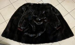 Cappotto in pelliccia nero con bottone