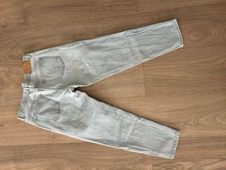 Pantalón vaquero azul claro