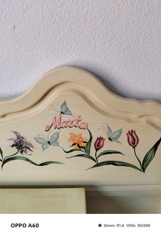 Cabecero y mesita de noche infantil pintados