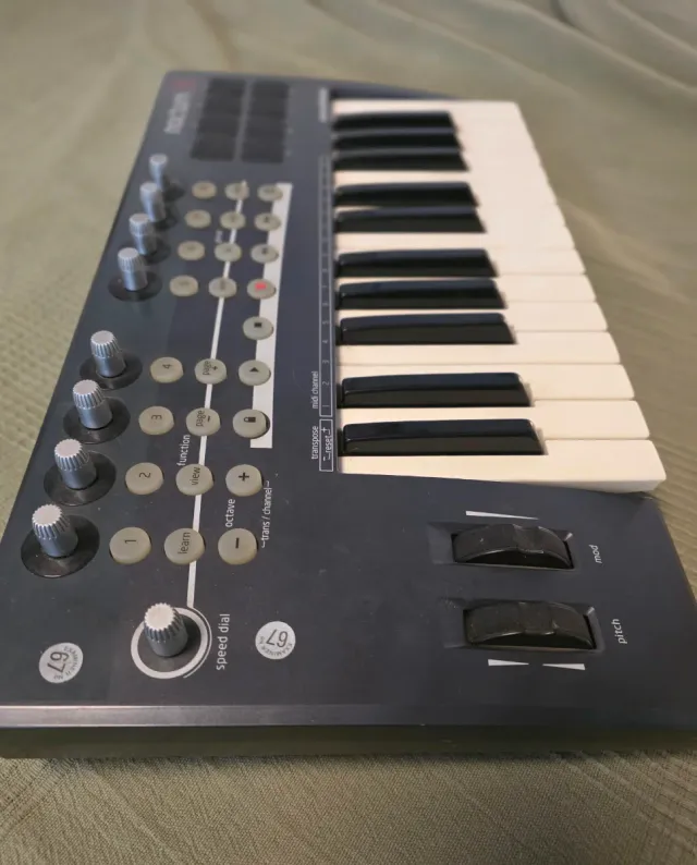 Teclado controlador Midi Novation Nocturn 25